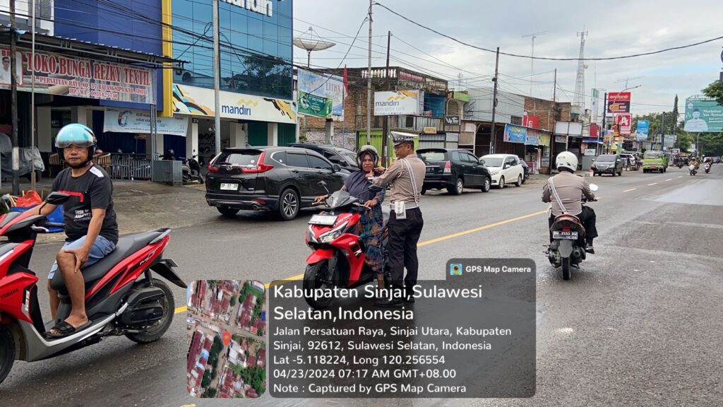 Pelayanan Pagi, Polantas Polres Sinjai Rutin Gelar Pengaturan