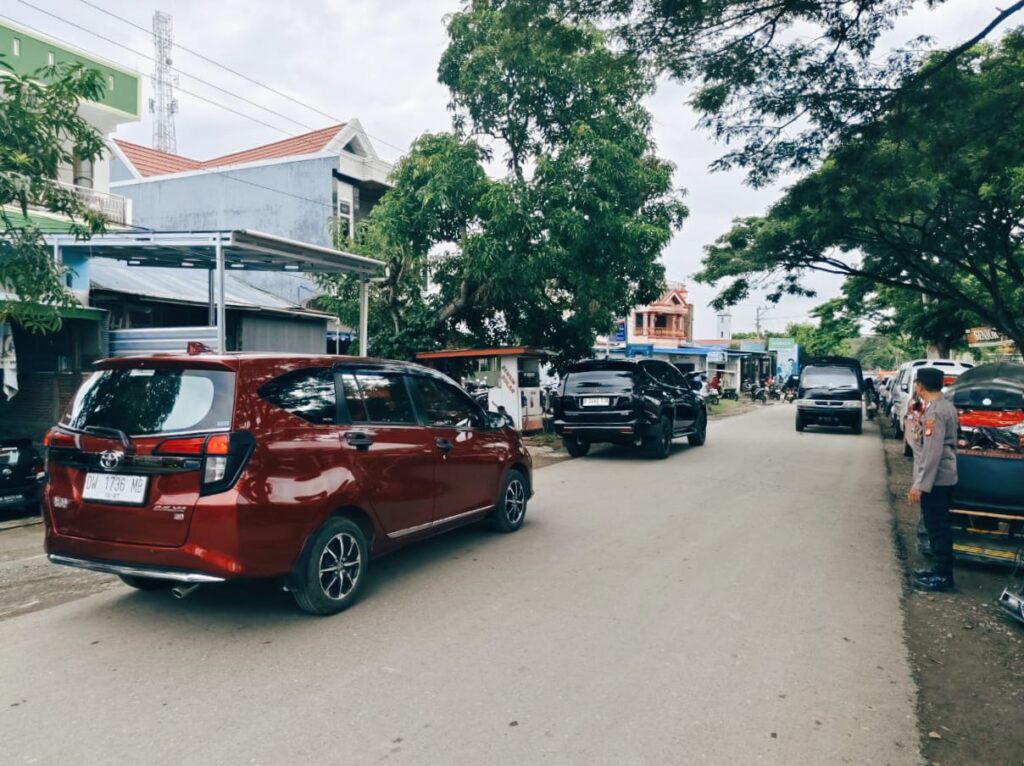 Cegah Gangguan Kantibmas Di Pasar Salojampu,Personel Polsek Sabbangparu Gelar Patroli