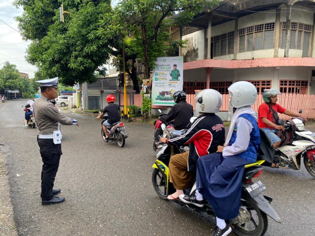 Lancarkan Aktifitas Masyarakat Di Pagi Hari, Satlantas Polres Wajo Lakukan Pantur