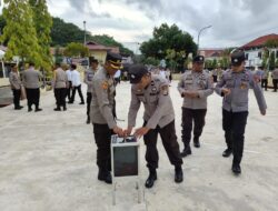 Personil Polres Sinjai Berbagi. Kapolres Sinjai,”Sedekah Sebagai Bekal Akhirat”.