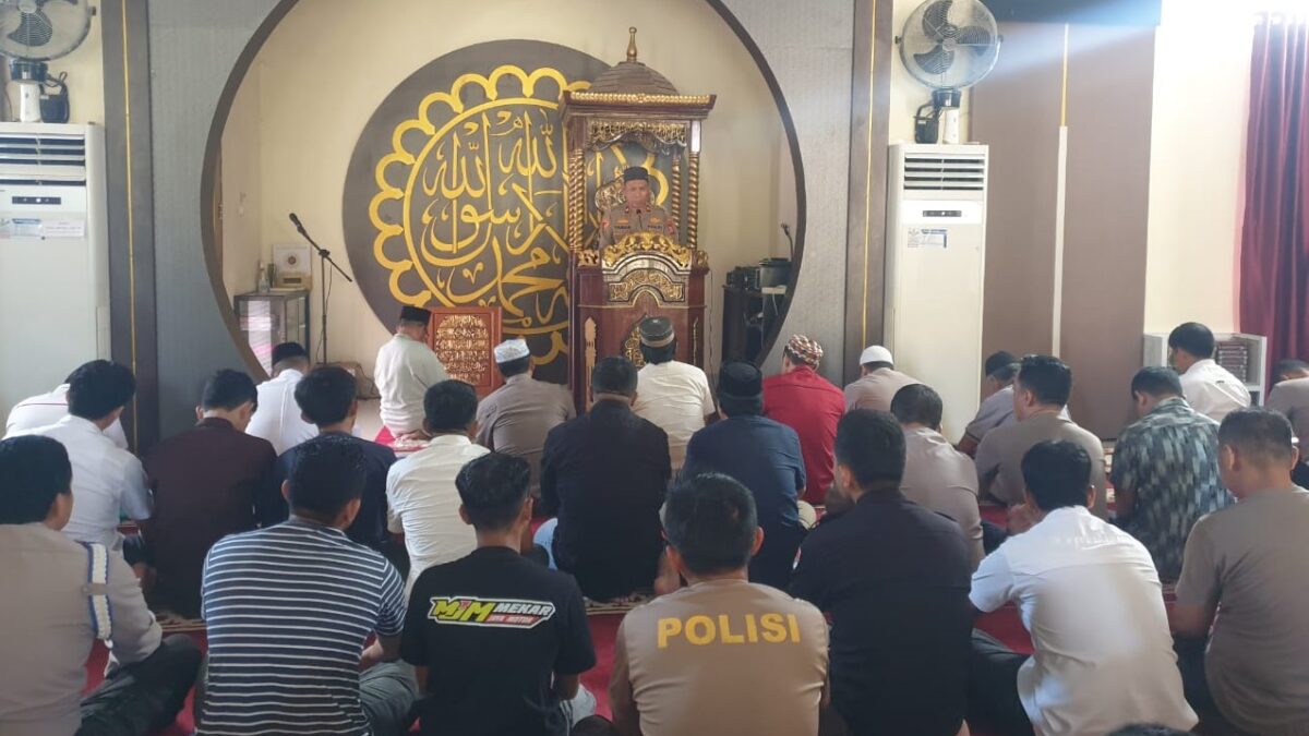 Melalui Ceramah Agama, Wakapolres Sinjai Ajak Personel Tebar Kebaikan Di Bulan Ramadhan