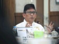 Rp18 M Disiapkan Pemkot Untuk Seragam Sekolah Gratis. Mukhlis Misbah: Semoga Berjalan Baik.