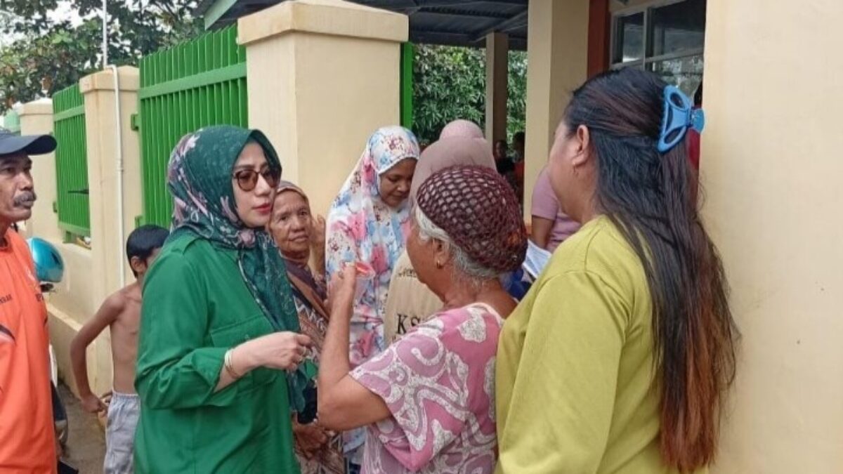 Korban Banjir Di Manggala, Dikunjungi Anggota DPRD Makassar Hj Umiyati Dan Serahkan Bantuan