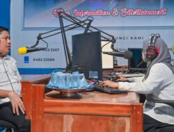 Di Talkshow Radio Sinjai Bersatu, Kadisdik Paparkan Inovasi “Tasikolasi”.