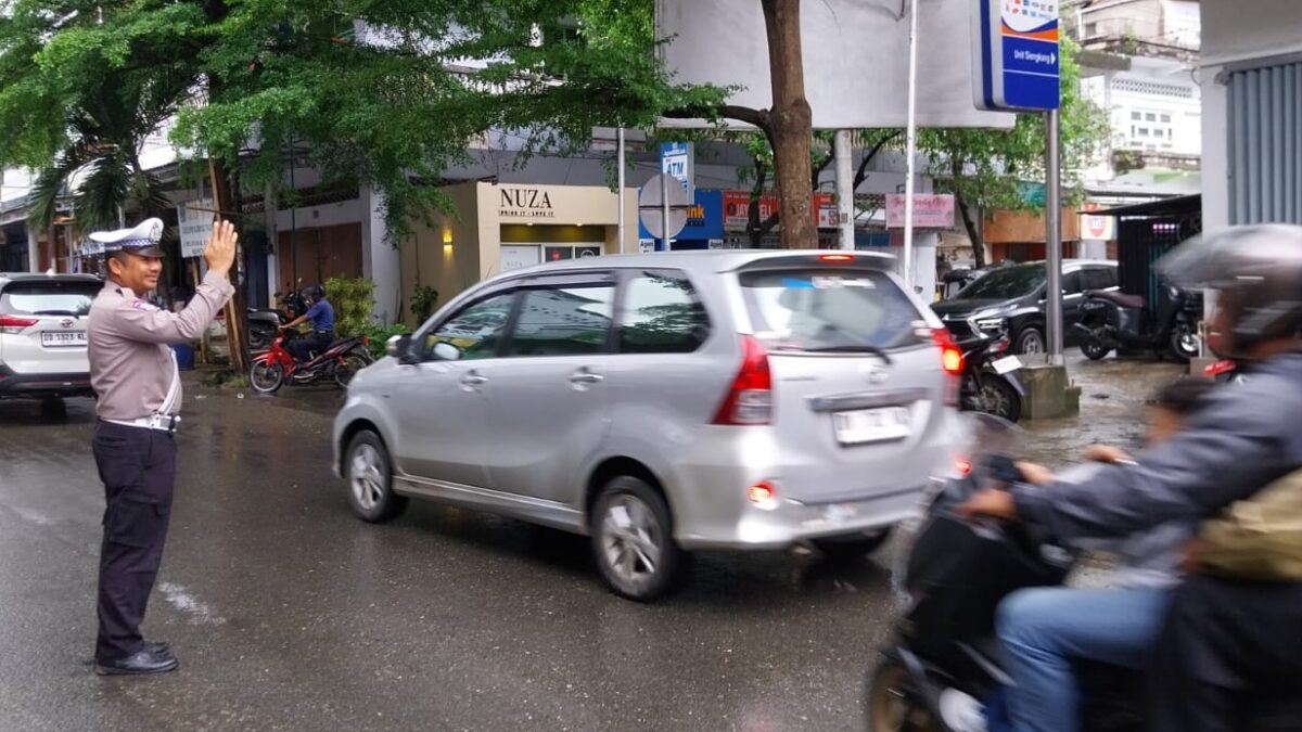 Satlantas PolresWajo Gelar Pengamanan Dan Pengaturan Lalin Pagi Dalam Kota Sengkang