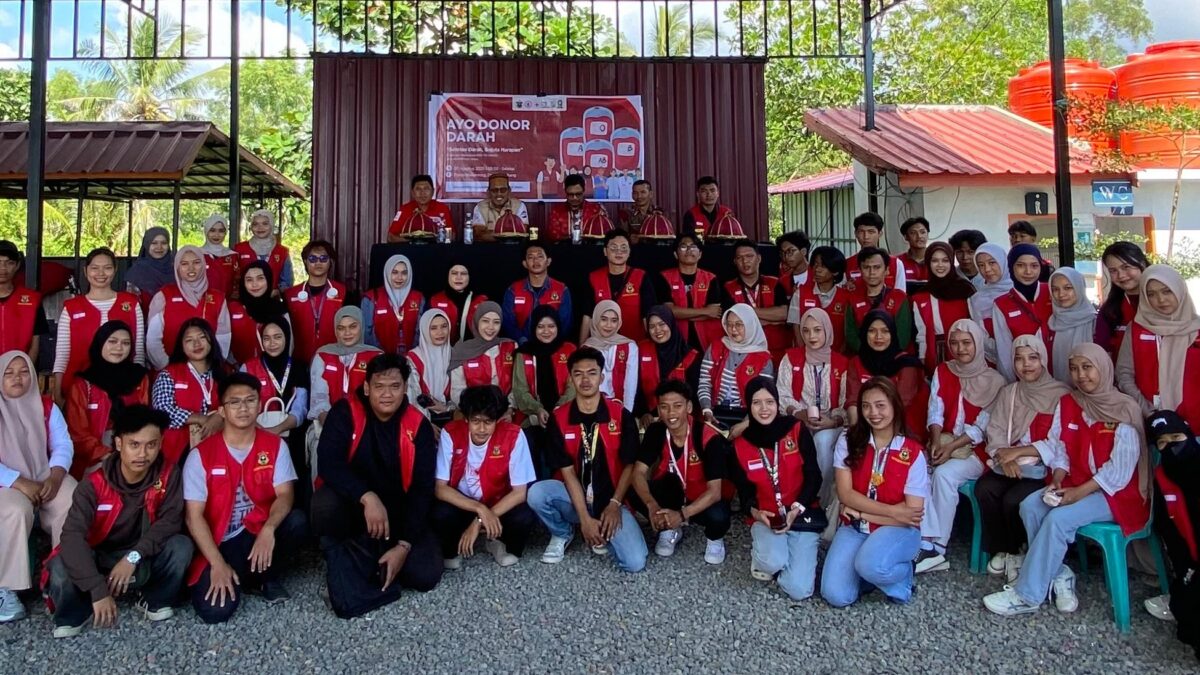“Setetes Darah,Sejuta Harapan”: Di Pantai Mallengreng, Mahasiswa KKN Unhas Gandeng PMI Sukses Gelar Aksi Donor Darah