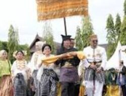 Ritual Massossor Manurung: Tradisi Pembersihan Keris Pusaka Kerajaan Mamuju