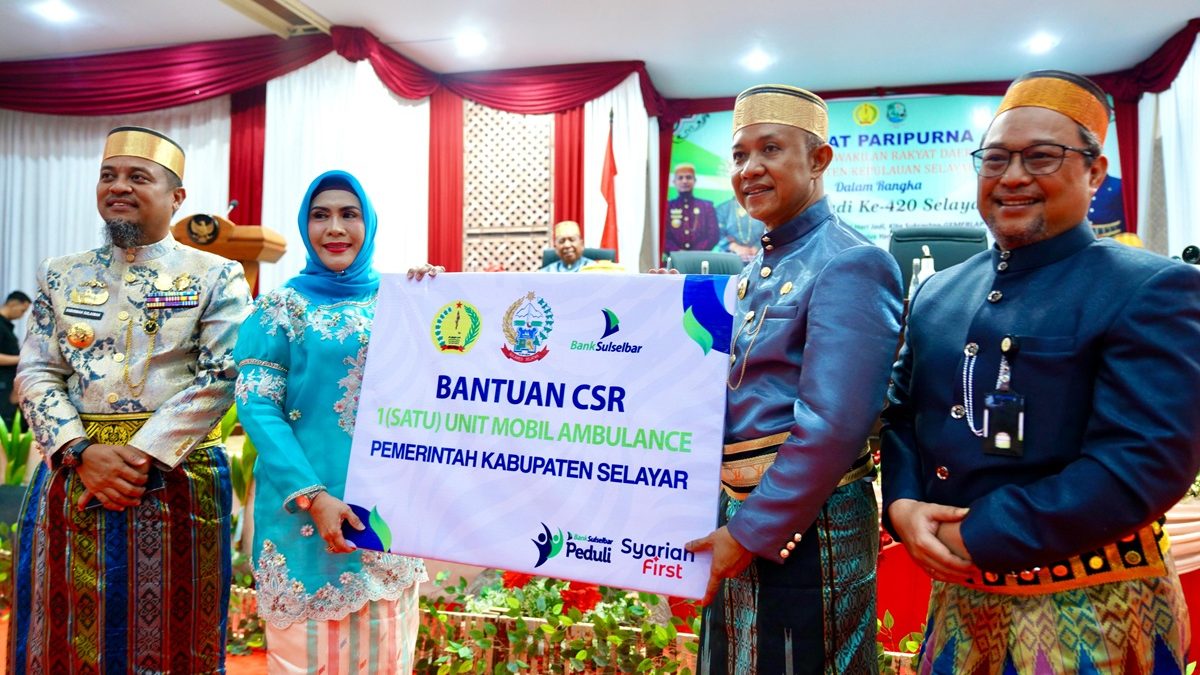 Momentum HUT Ke-420 Selayar, Gubernur Sulsel Serahkan Bantuan 15 Miliar
