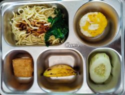 Peristiwa Sajian Menu di Dapur MBG Sanjai Tak Layak Konsumsi , Pembelajaran Bagi Dapur MBG Di Desa Lainnya.