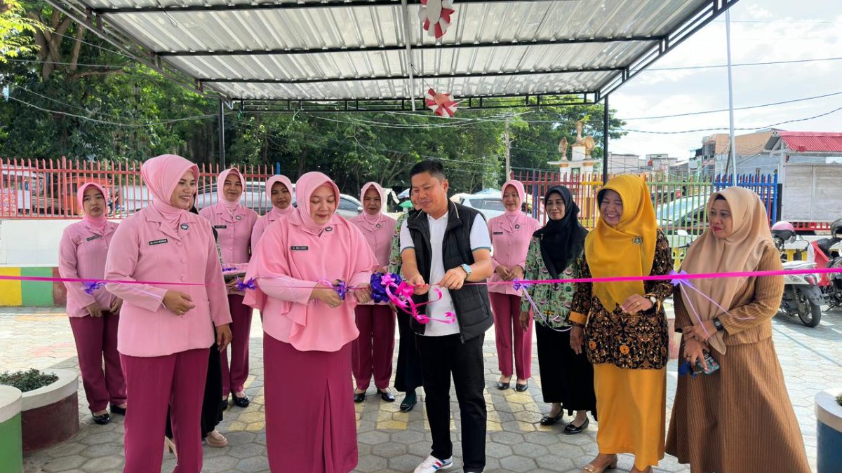 Kadisdik Sinjai Hadiri Peresmian Kanopi Dan Toilet TK Kemala Bhayangkari 13 Cabang Sinjai