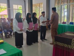 Kepala Desa Kompang Lantik Perangkat Desanya