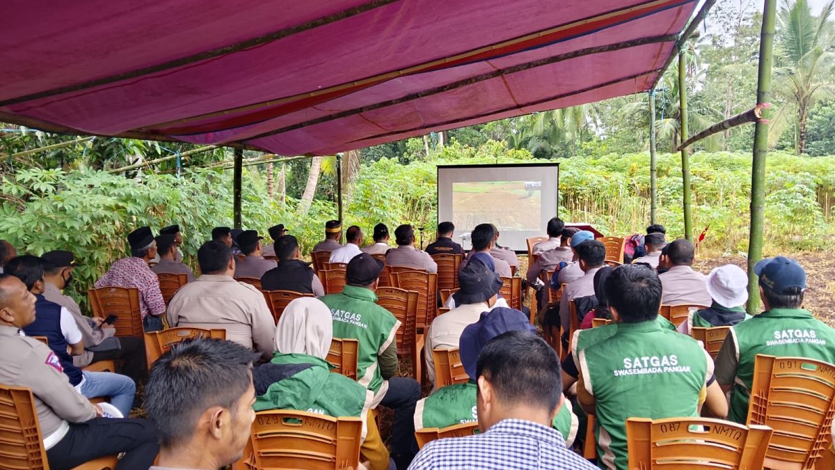 Dukung Ketahanan Pangan Nasional,  Digelar Penanaman Jagung Serentak Kuartal I Polres Sinjai Di Kel.Samaenre