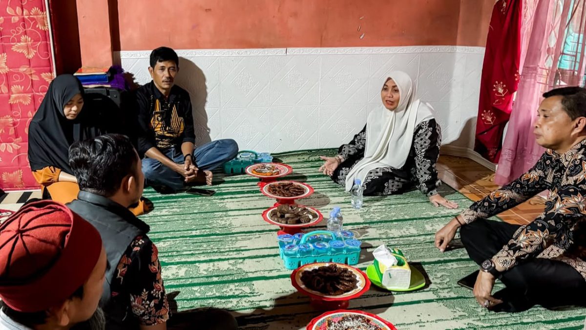 Bupati Sinjai Beri Dukungan Moril, Dengan Kunjungi Rumah Duka Alm.Wawan Sudirman Di Desa Kompang