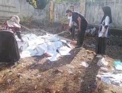 Pemerintah Kecamatan Pammana Musnahkan Arsip Tahun 2020