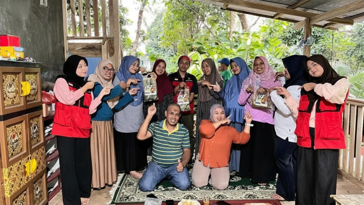 Inovasi Olahan Perikanan, Mahasiswa KKN-Tematik Unhas Gelar Demonstrasi Produksi Lele Marinasi Di Desa Saotengnga, Sinjai