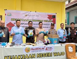 Tegas Berantas Narkoba, Kejari Wajo Musnahkan 1,24 Kg Sabu dan Barang Rampasan dari 37 Perkara